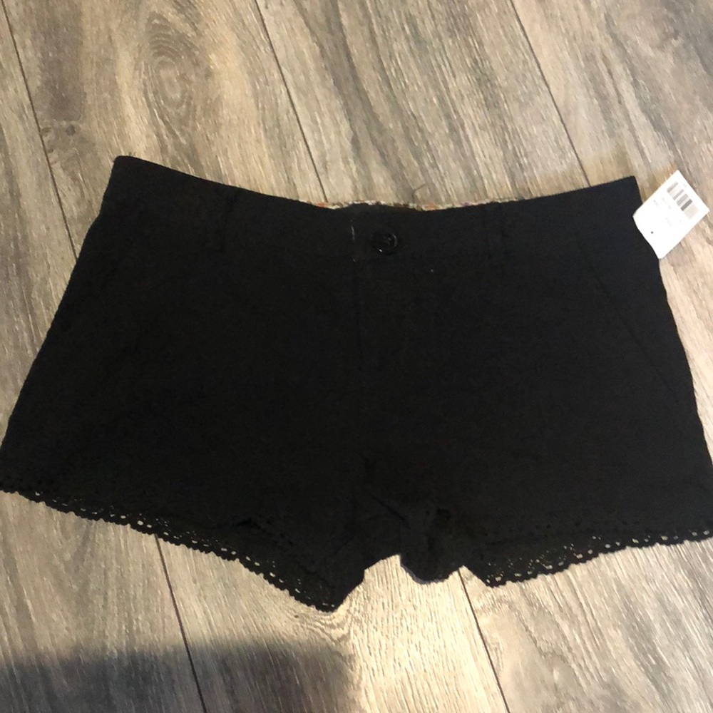 Size M Ambiance Apparel short shorts